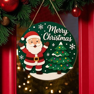 Plaque ronde de Noël en bois avec Père Noël accrochée sur une porte décorée pour les fêtes