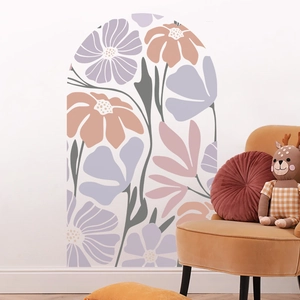 Détail d'un grand autocollant mural arche florale aux couleurs Morandi pour déco