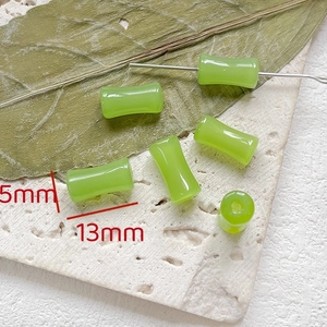 Macro di perline in vetro verde chiaro 13x5mm a forma di bambù per gioielli