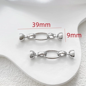 Détail du fermoir pour perles en plaqué argent mesurant 39mm de long pour bijoux