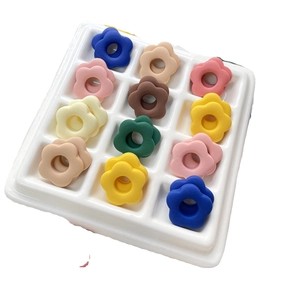 Breloques fleurs en résine colorée aux finitions mates pastel pour projets artisanaux
