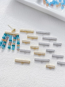 Détail de connecteurs pavés de CZ plaqués or 14 carats pour création de bijoux DIY