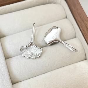 Macro detail of S925 sterling silver ginkgo leaf earrings showing the hallmark and texture