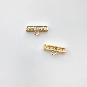 Détail du connecteur plaqué or 14 carats avec 5 zircons blancs pour bijoux artisanaux DIY