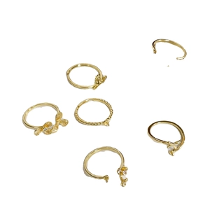 DIY vergoldete Ringfassungen mit Blumen- und Schleifenmotiven für Perlenkreationen
