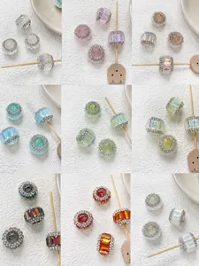 Assortiment de perles en cristal colorées avec double rangée de strass pour la création