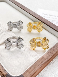 Detailed view of 18k gold plated bow rings with pavé cubic zirconia and pearls