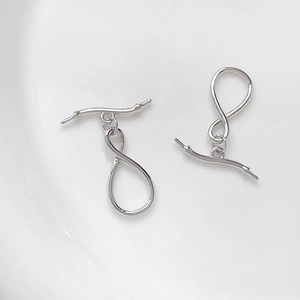 Vue macro du fermoir à bascule OT infini en argent 925 pour la création de bijoux DIY
