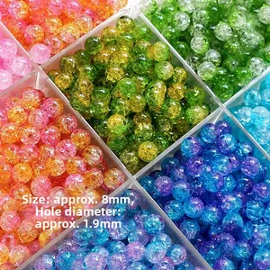 Nahaufnahme von 8mm bunten Crackle-Glasperlen für DIY-Schmuck mit 1,9 mm Bohrung