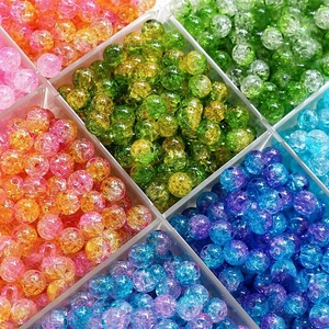 8mm bunte Krack-Glasperlen für DIY-Schmuck in einer transparenten Aufbewahrungsbox