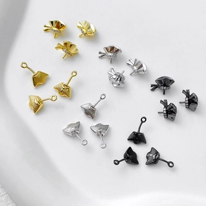Pendenti a forma di ventaglio e fiocco placcati in oro con micro intarsi in zirconia