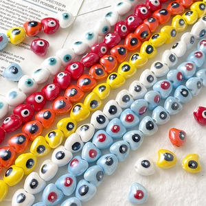 Cuentas de cerámica de ojo turco en forma de corazón para crear joyas personalizadas
