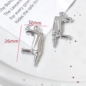Vue détaillée de breloques perceuse argentées pour bijoux DIY avec dimensions