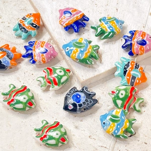 Perline in Ceramica Dipinte a Mano Pesci Tropicali Colorate a Forma di Animale per Creazione Gioielli Bracciali Collane Fai da Te