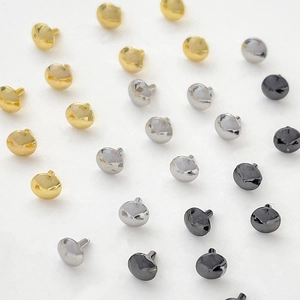 Borchie in metallo a testa di fungo placcate oro 18k in oro, argento e nero canna