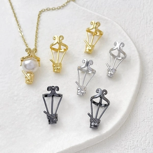 Detailed retro streetlamp charm base in gold, silver, and black for DIY jewelry making