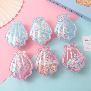 Brosses à cheveux en forme de coquillage avec paillettes colorées en tons bleu et rose