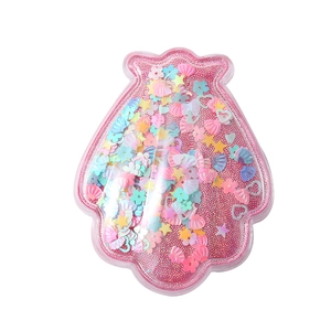 Brosse à cheveux en forme de coquillage rose avec paillettes et effet sable mouvant