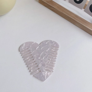 Detail of lavender marble acetate heart hair comb with smooth anti-static teeth