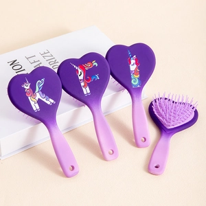 Simpatiche spazzole a cuore con sfumatura viola e motivi a lettere di unicorno magico