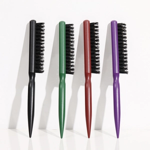 Set detallado de cuatro cepillos profesionales de púa en negro, verde, marrón y púrpura