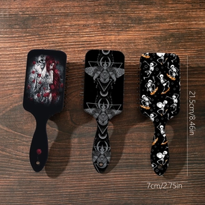 Dreiteiliges Gothic-Haarbürsten-Set mit Totenkopf- und Rosenmustern auf Holzgrund