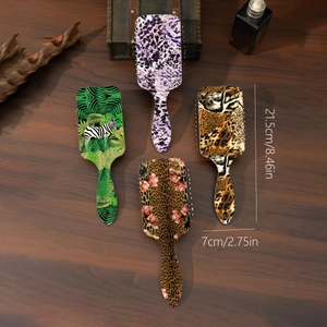 Set aus vier Haarbürsten mit Leoparden- und Blumenmuster, Massage-Luftkissen und Holzgriff