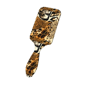 Brosse à cheveux léopard avec coussin d'air massant et trou de suspension sur fond blanc