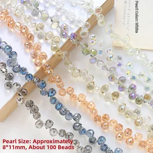 Makroaufnahme von 8x11mm facettierten Glastropfenperlen in verschiedenen Farben für DIY-Schmuck