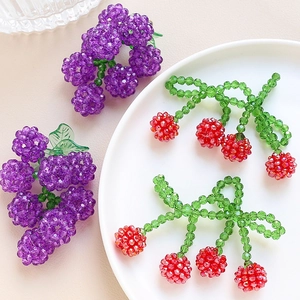 Ciondoli a forma di frutta in perline di cristallo fatte a mano con uva viola e ciliegie