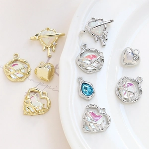 Colgantes de aleación de oro y plata con diseños de corazón, estrella y gema para pulseras
