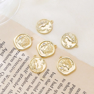 Ciondoli vintage placcati oro con rilievo ritratto e zircone per creazione gioielli fai-da-te