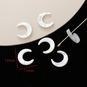 Detail of moon-shaped white shell beads for DIY jewelry with dimensions 12mm x 11mm