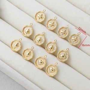 Set de colgantes de póker de 12mm bañados en oro 18k con picas corazones diamantes