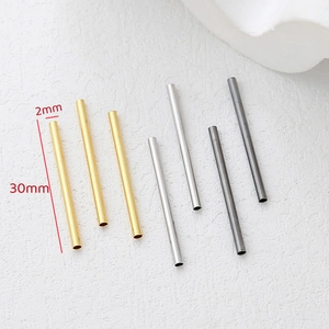 Detailansicht von 30mm Metallröhrchen in Gold, Silber und Schwarz für DIY Schmuck