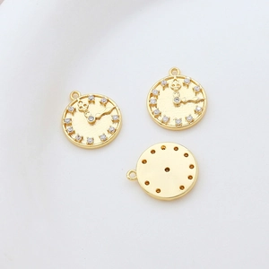 Detailansicht der 14k vergoldeten Uhrenanhänger mit Zirkonia für DIY-Schmuck