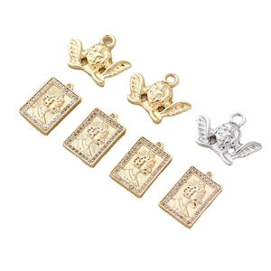 Ciondolo angelo e ritratto cammeo placcato oro 14k con accenti di zircone lucido