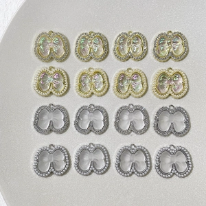 Pendentifs en forme de nœud avec texture ondulée et strass pour création de bijoux