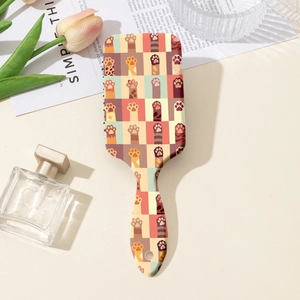 Brosse à cheveux mignonne marron avec motif de patte de chat sur damier coloré