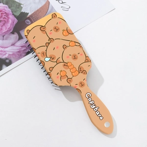 Détail de la brosse à cheveux Capybara avec picots massants et trou de suspension