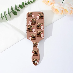 Détail de brosse à cheveux pneumatique avec motif Yorkshire Terrier mignon et fleurs