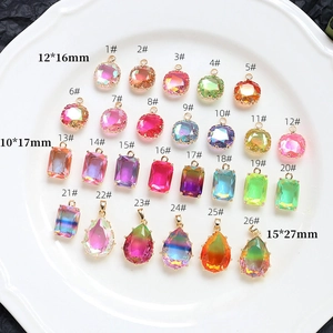 Pendentifs en zircone dégradée aux formes variées et bordure dorée pour bijoux artisanaux
