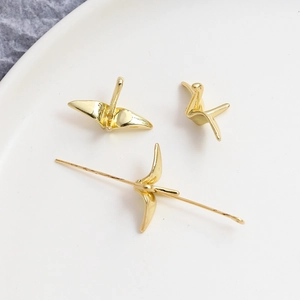 Macro de breloques grues en origami plaqué or 14K pour la création de bijoux DIY