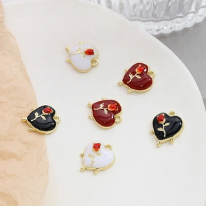 Colgantes de corazón vintage dorados con motivos de rosa para hacer collares y pulseras