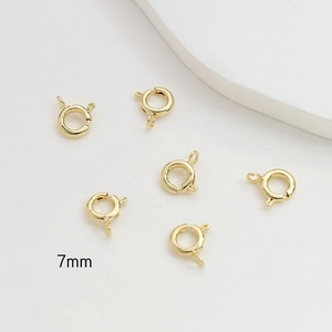 Vista detallada del cierre de reasa de 7mm bañado en oro 14k para bisutería DIY