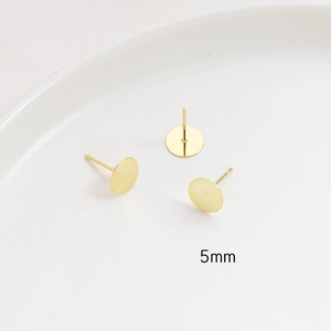 Close-up of S925 sterling silver ear studs with 5mm gold-plated round flat disc base