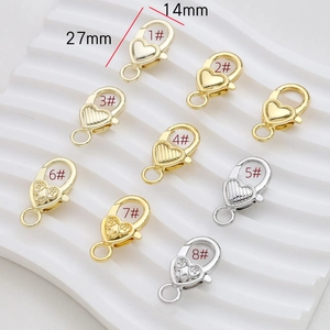 Détail de divers fermoirs mousquetons cœur de 27mm en or et argent pour bijoux DIY