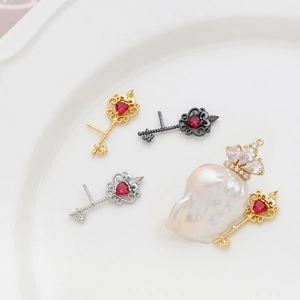 Baroque pearl pendant with zircon crown and heart-shaped key earrings in various finishes