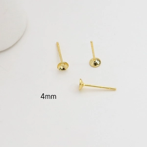 Dettaglio delle basi per orecchini a tazza da 4mm placcate oro 14k per gioielli fai da te