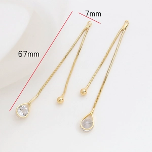 Vue détaillée du pendentif gland plaqué or avec zircon goutte pour bijoux DIY